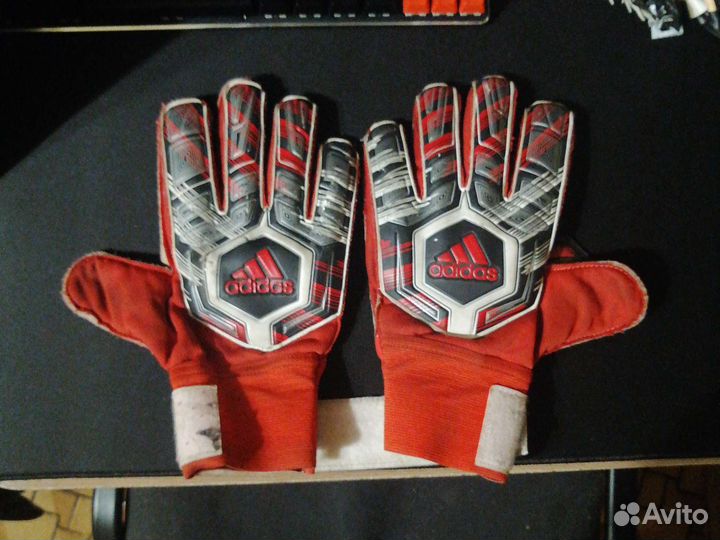 Вратарские перчатки adidas