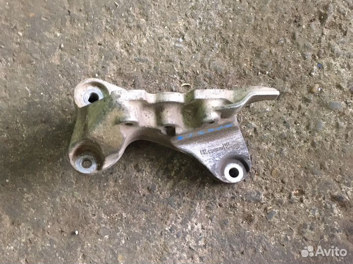 Chevrolet cruze Кронштейн