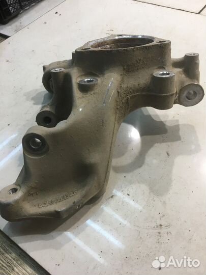 Кулак поворотный (задний, правый)