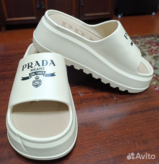 Шлепанцы женские