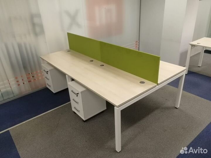 Столы для офиса на металлокаркасе