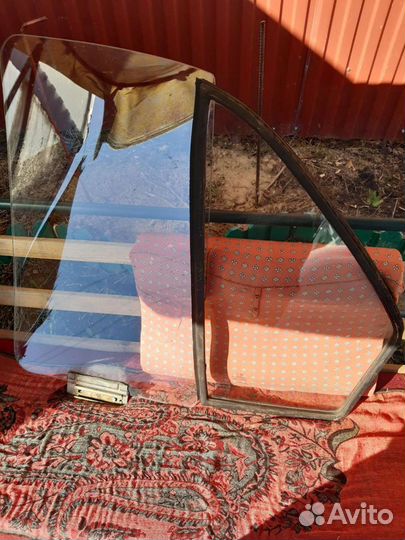 Стекла двери левое газель,соболь