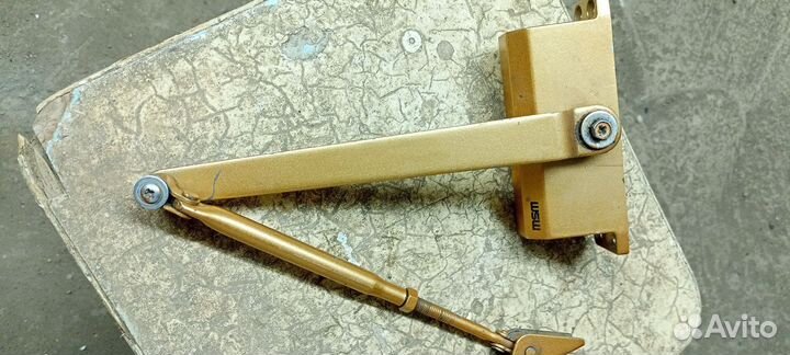 Доводчик дверной