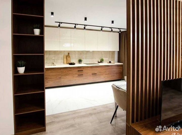 Кухня с каменным островом