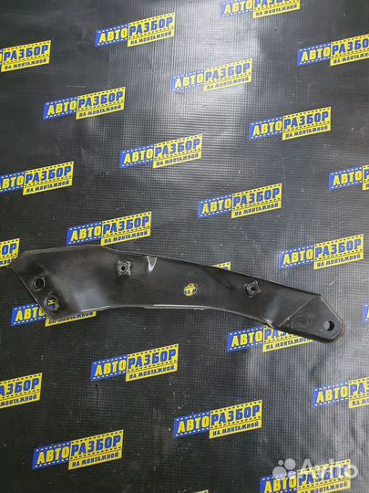 Кронштейн передней панели Фольксваген Гольф 6