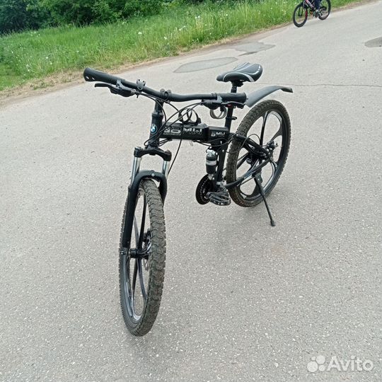 Велосипед на литых дисках BMW