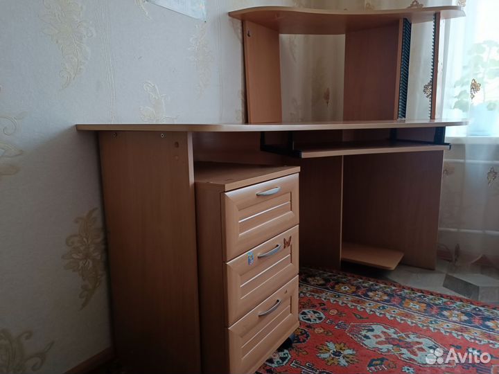 Компьютерный стол