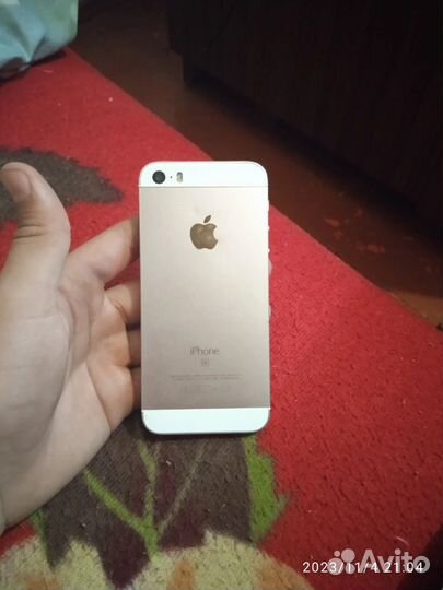 iPhone SE, 32 ГБ