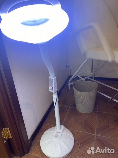 Косметологическая лампа лупа