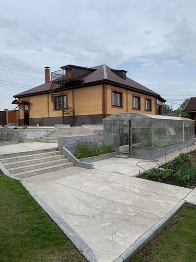 Коттедж 220 м² на участке 20 сот.