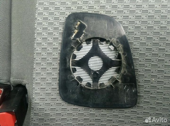 Зеркало заднего вида