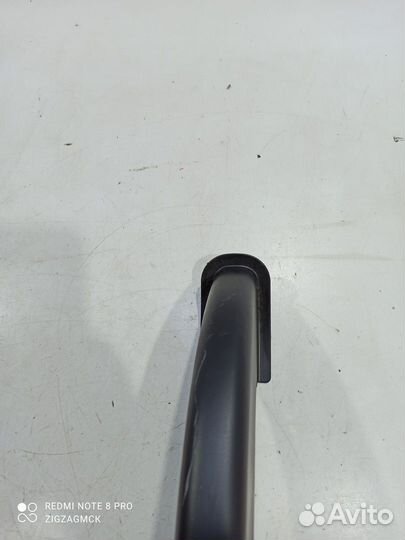 Накладка (кожух) петли крышки багажника правая