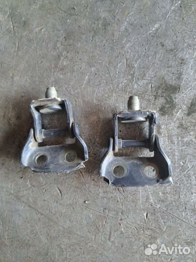 Петля багажника Mazda 3 BK