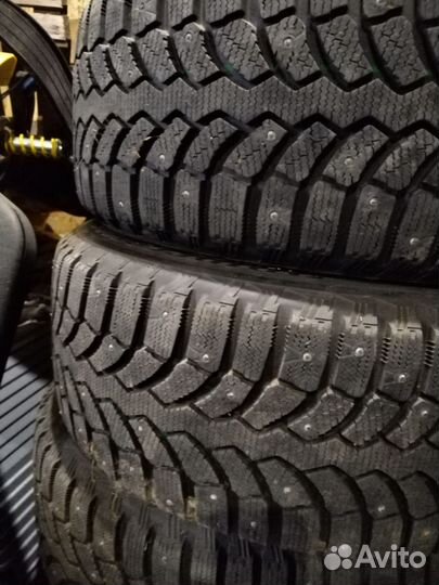 Bridgestone Blizzak Spike-01 255/55 R18 T