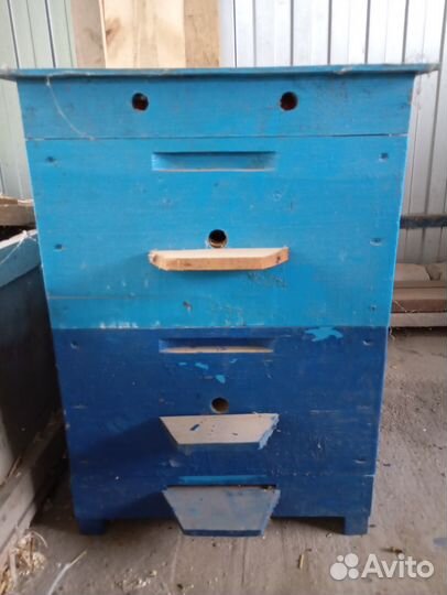 Ульи для пчел и пасечный инвентарь