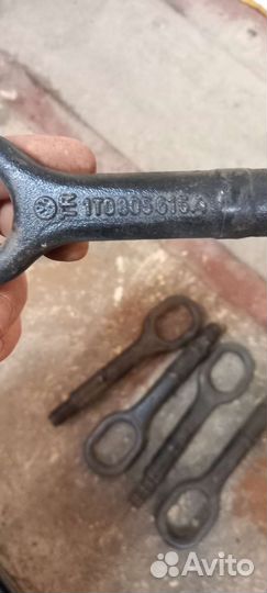 1t0805615a vag крюк буксировочный