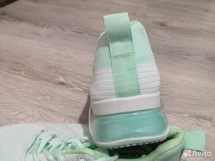 Кроссовки женские Escan