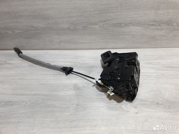 Замок двери передней правой Volkswagen Polo 2009-2