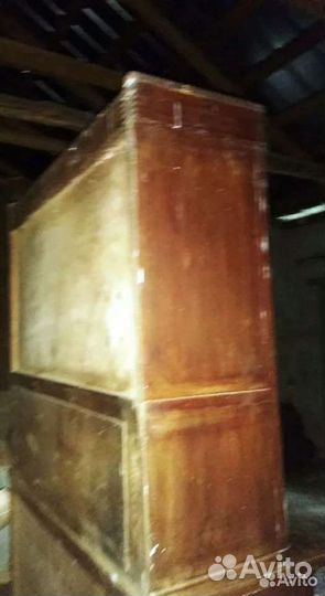 Старинный антикварный шкаф буфет