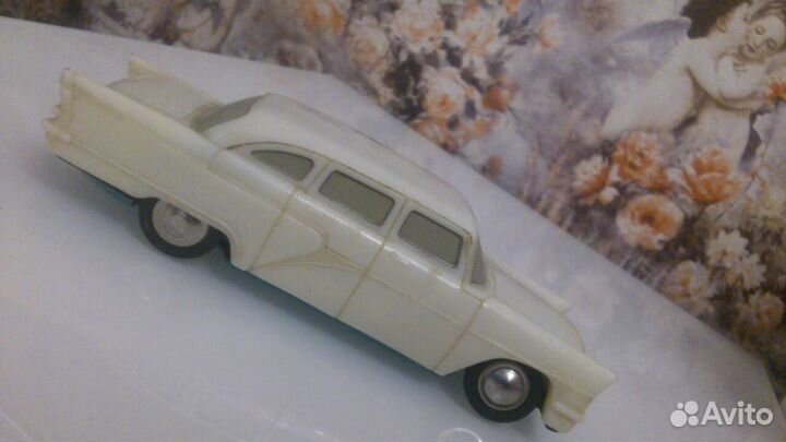Игрушка машина СССР газ-13 