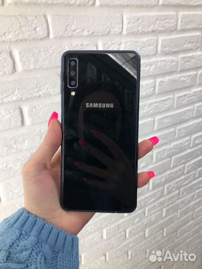 Samsung Galaxy A7 (2018), 4/64 ГБ