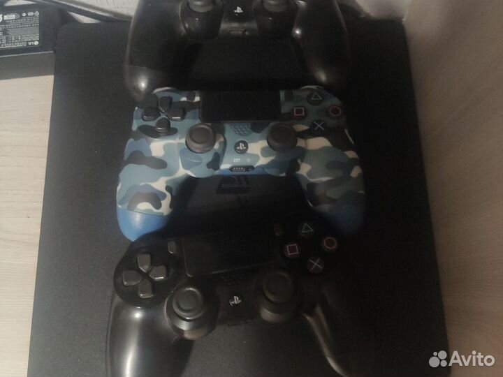 Ps4 с геймпадами3 и дисками