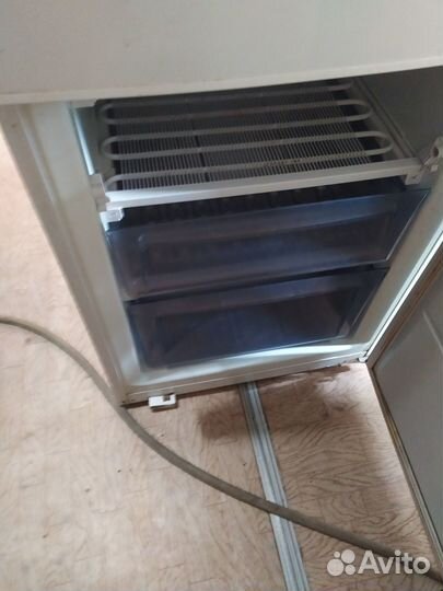 Холодильник бу Канди