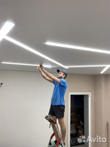 Натяжные потолки, световые линии