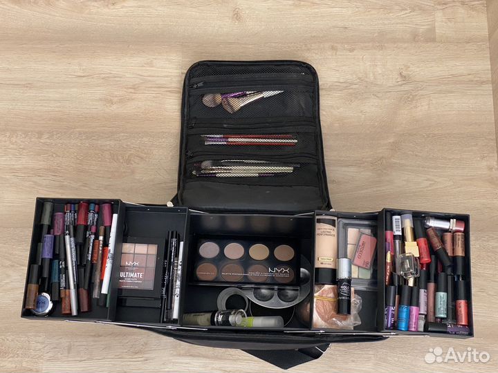 Чемодан визажиста