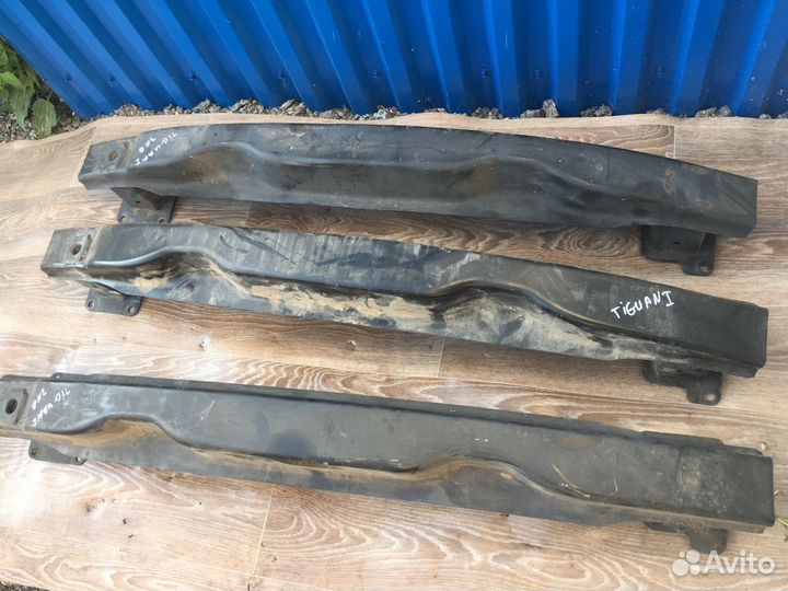 Усилитель заднего бампера Фольксваген Тигуан 1