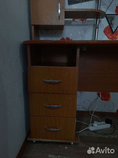 Письменный стол