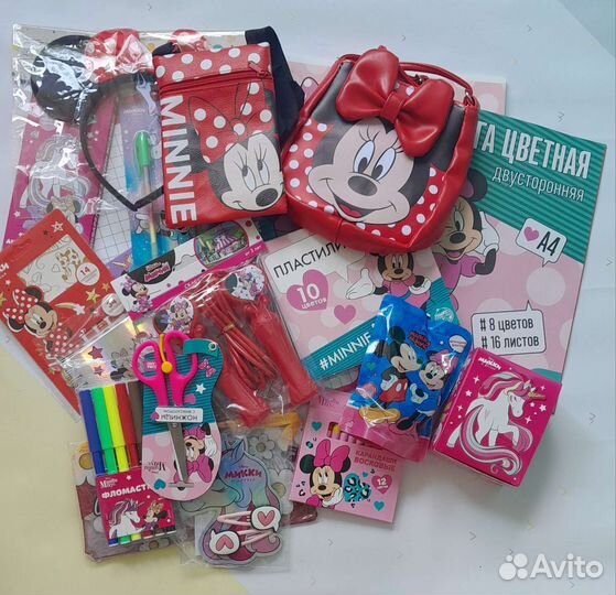 Большой подарок от Минни Маус