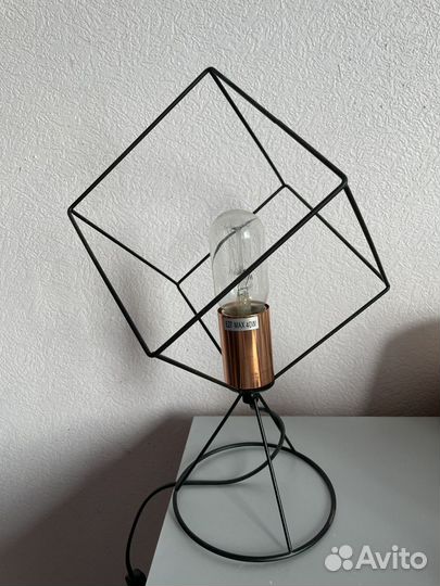 Настольный светильник
