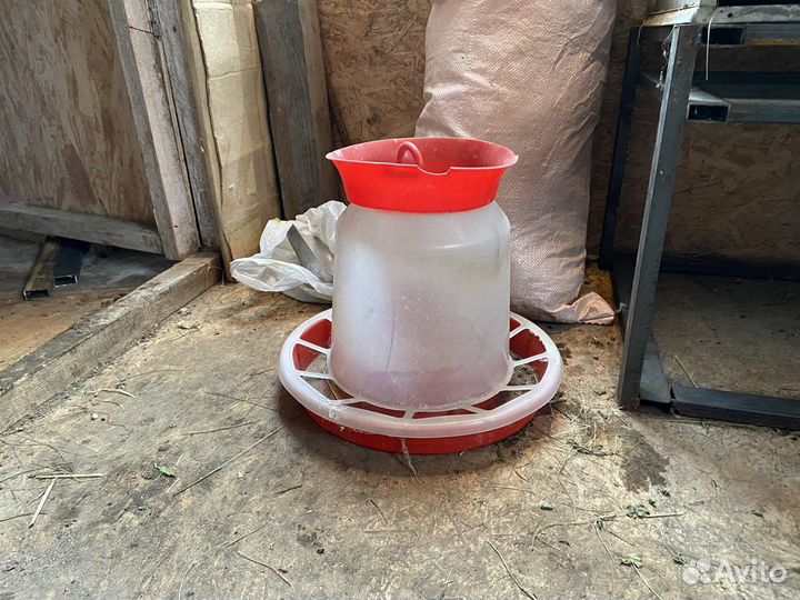 Поилки, кормушки для кур