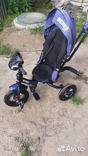 Детский трехколесный велосипед с ручкой