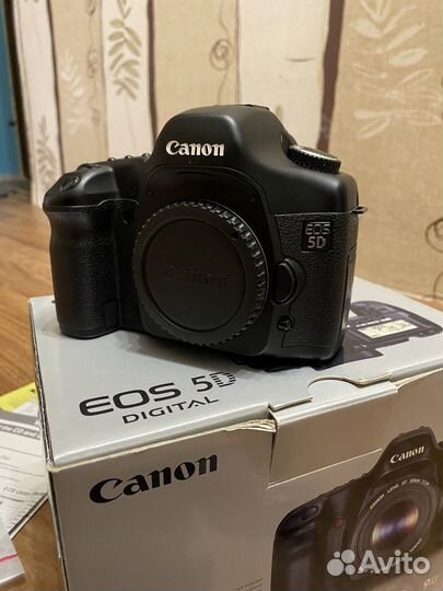 Зеркальный фотоаппарат canon 5D