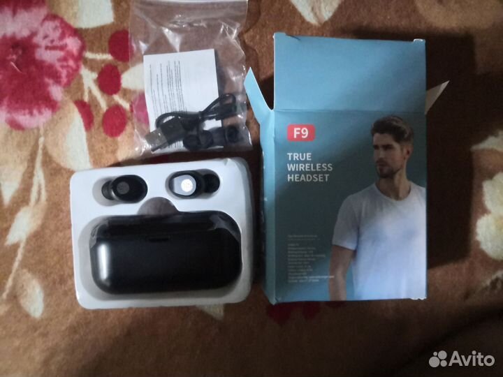 Беспроводные наушники в ассортименте