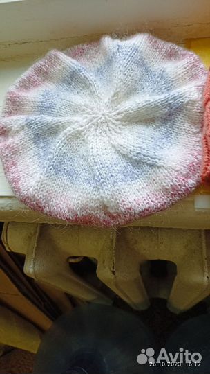 Повязка на голову и два берета