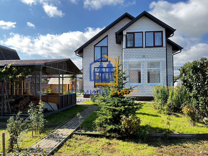 Дом 179,8 м² на участке 13,1 сот.