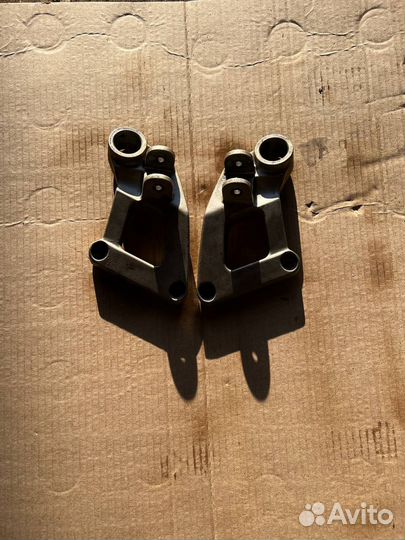 Подножки заднего пассажира Kawasaki ZZR400-2