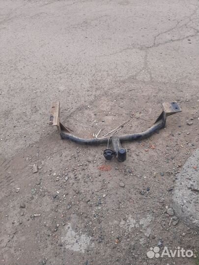 Фаркоп на prius 30