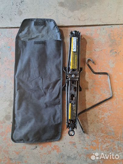 Домкрат винтовой Opel Zafira b