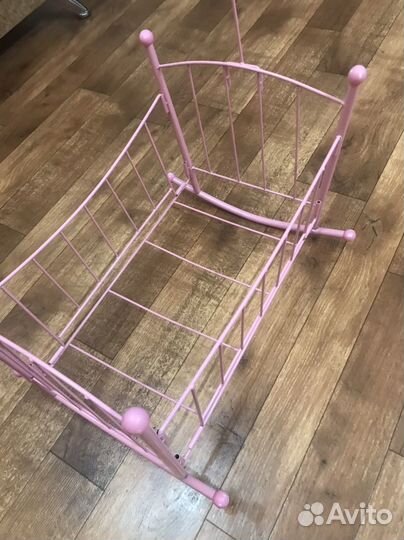 Детская кроватка с маятником