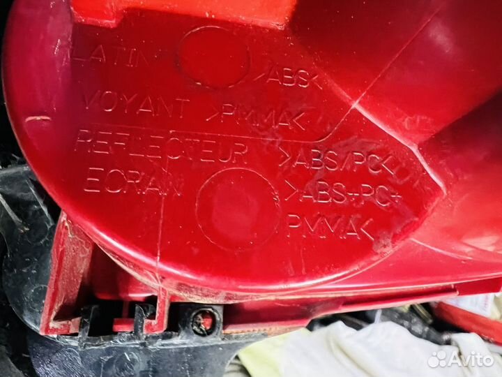 Фонарь задний правый Peugeot-206