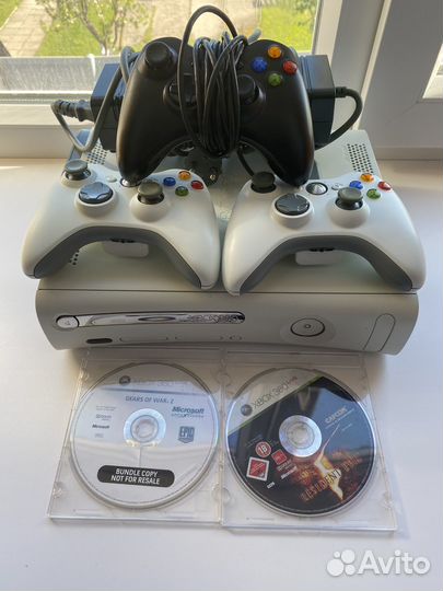 Xbox 360 +3 геймпада