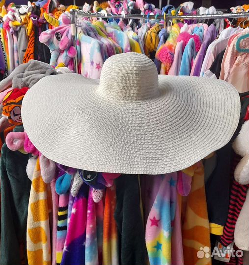 Шляпа с широкими полями