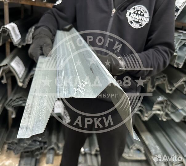 Левый кузовной порог Mazda MPV 2 LW