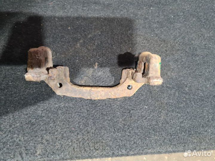 Скоба суппорта задняя Ford Focus 2 kkda 2008