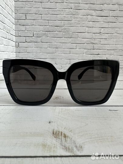 Солнцезащитные очки Fendi