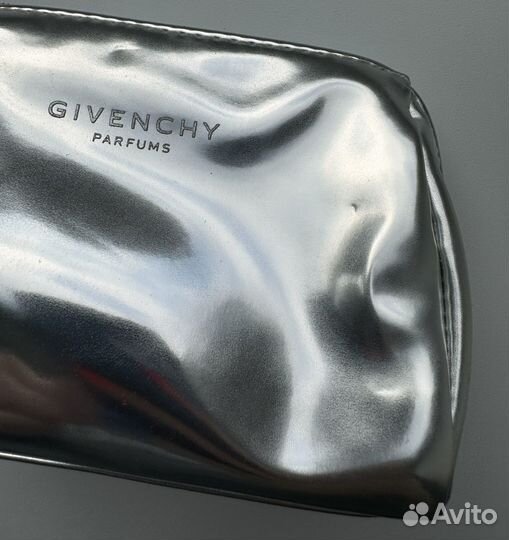 Givenchy косметичка серебро